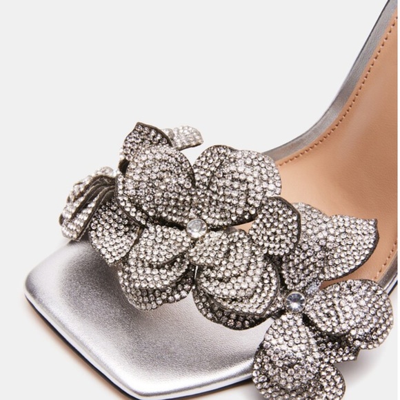 Steve Madden Ultima Silver strappy size 6 - Picture 5 of 11